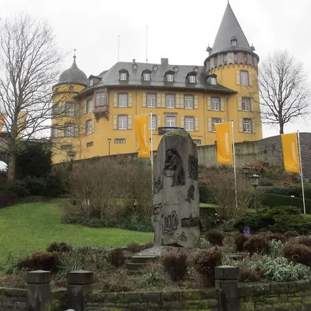 Johanna Hof-schlich * Bell (Mayen-Koblenz)